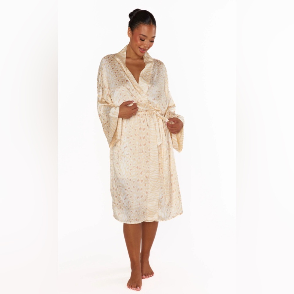 NWT Show Me Your Mumu x Curateur Harlow Satin Robe Animal Print One Size